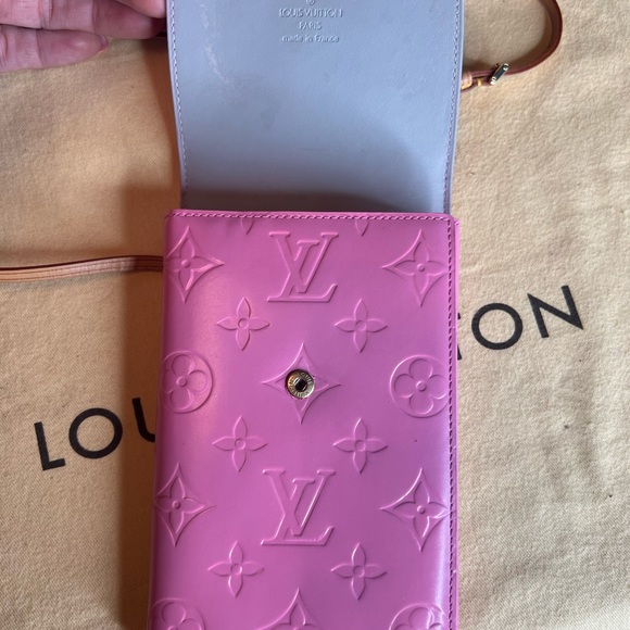 Authentic Louis Vuitton Vernis Crossbody - Picture 8 of 11